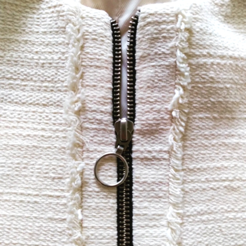 Zara Woman Frayed Edge Zip Front Ivory Tweed coat, size Small - Picture 3 of 10